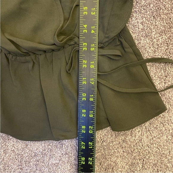 Express Women's Top Size XS Faux Wrap Puff Sleeves Peplum Olive Green NWT $54 - Picture 12 of 16